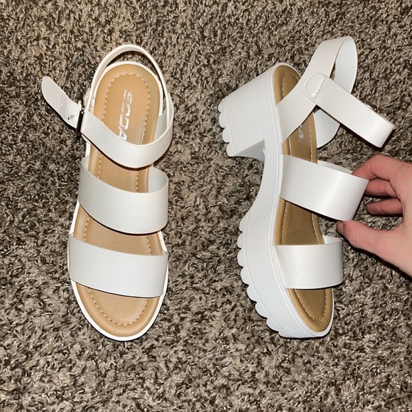 Platform sandals - Picture 2 of 4